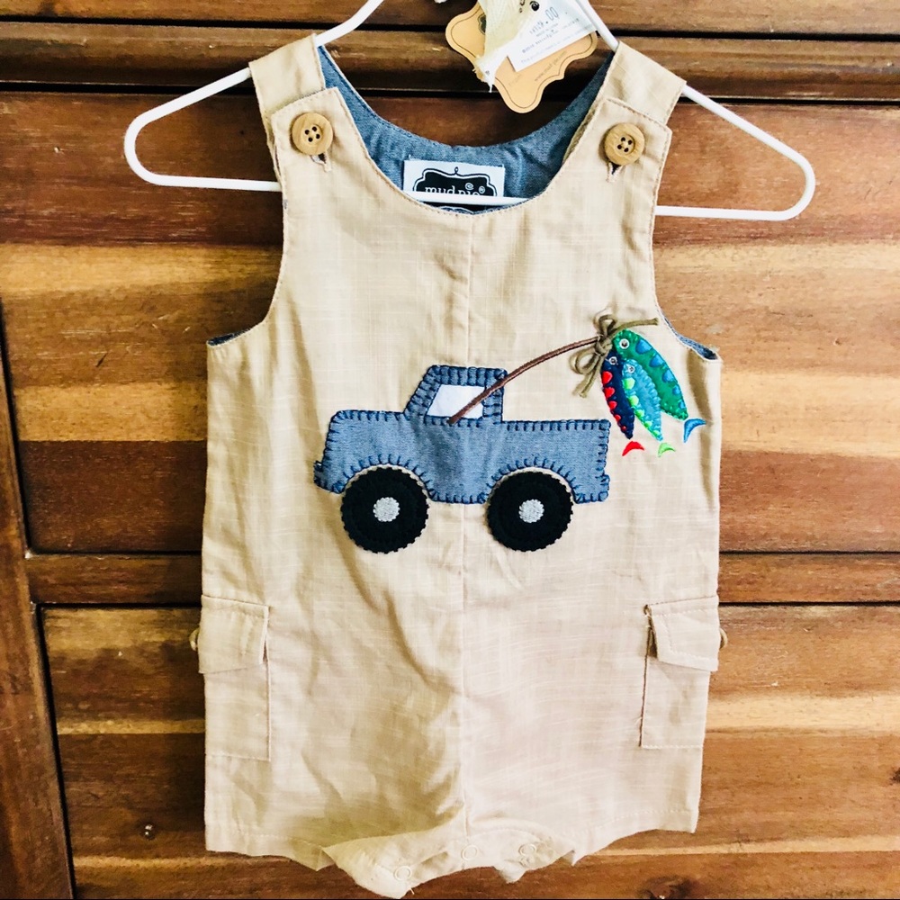 SOLD! Mud Pie Fish Shortall 🎣